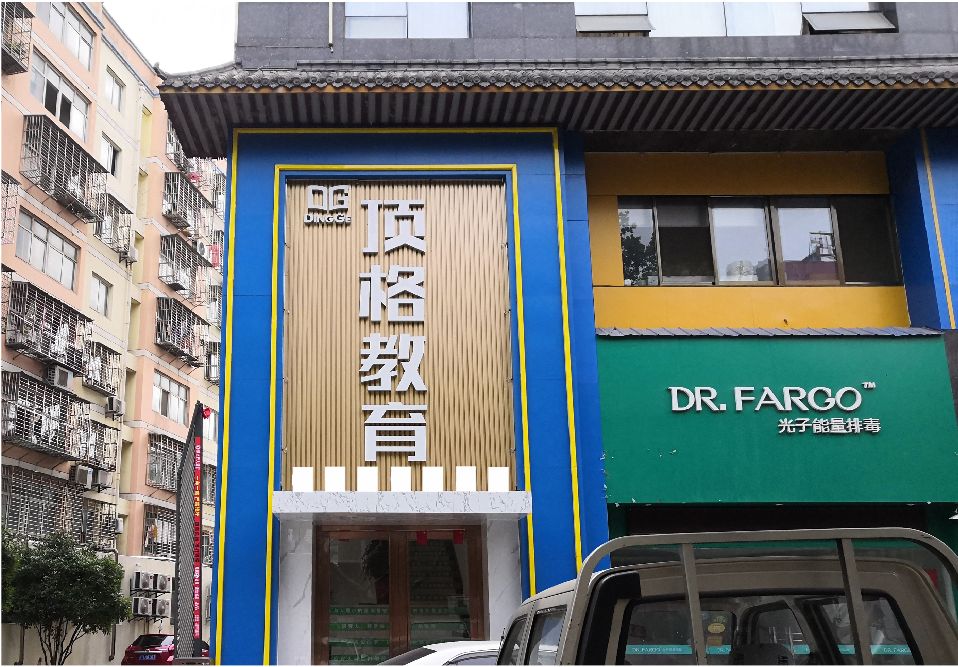 三穗门头设计要符合门店特色。